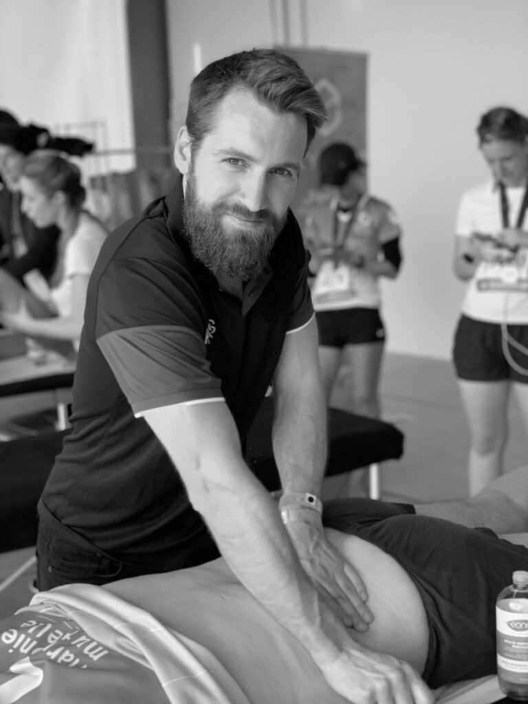 kiné ostéo sur événement sportif Semi Marathon de Paris compétition massage après course