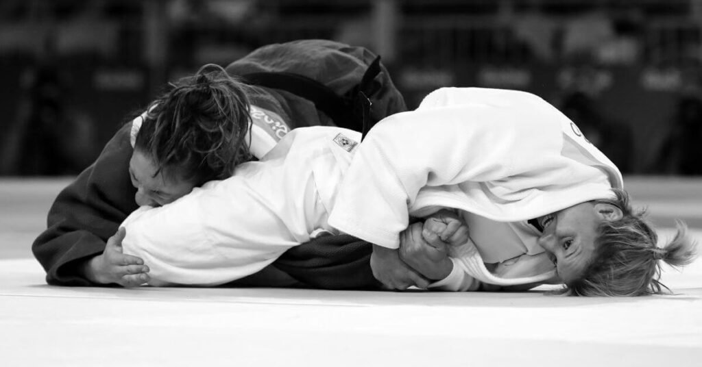 Luxation du coude judo clé de bras - traitement kiné paris