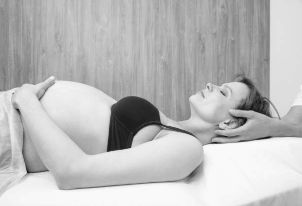 Ostéopathie pendant la grossesse pour soulager la douleur