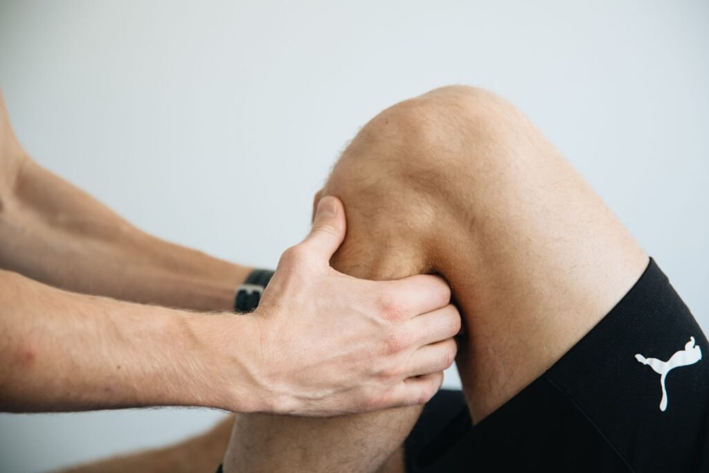 kinésithérapie pour un sportif atteint d'une douleur au genou