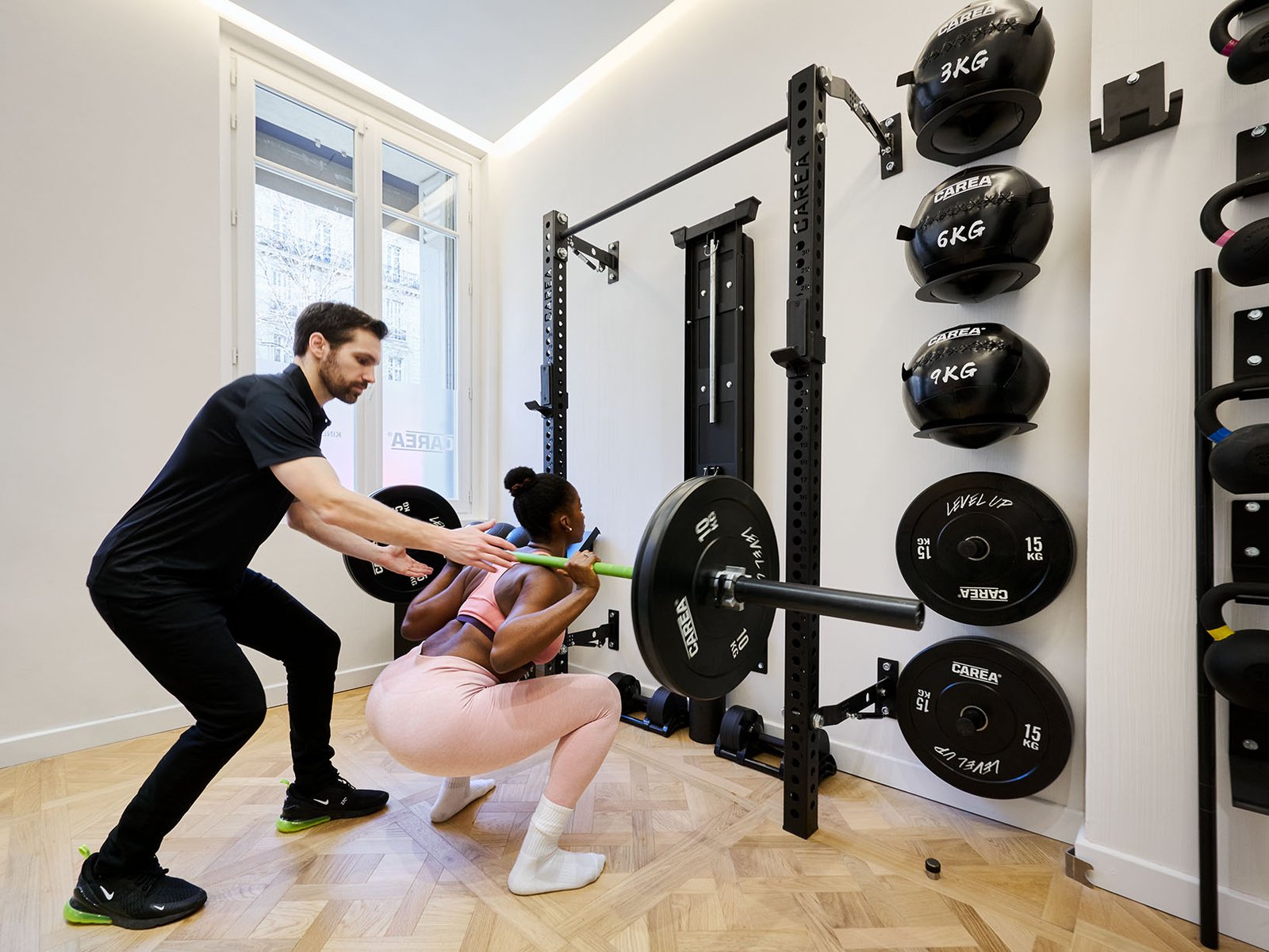 Séance de renforcement musculaire avec un kiné à Paris 8